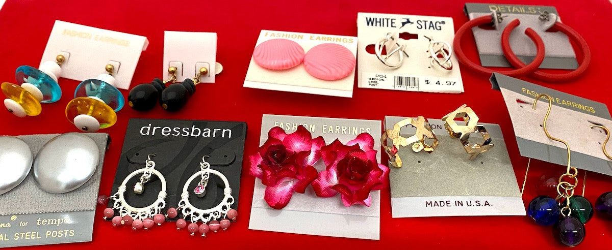 700 Pairs of Assorted Earrings