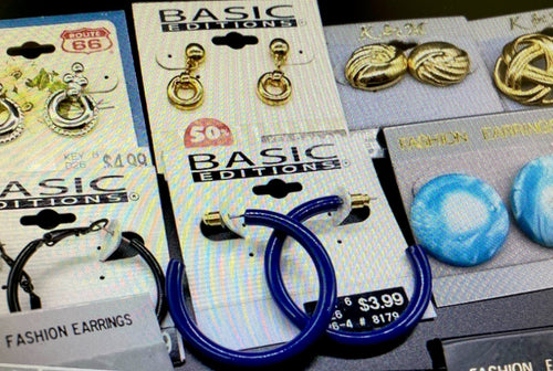 700 Pairs of Assorted Earrings