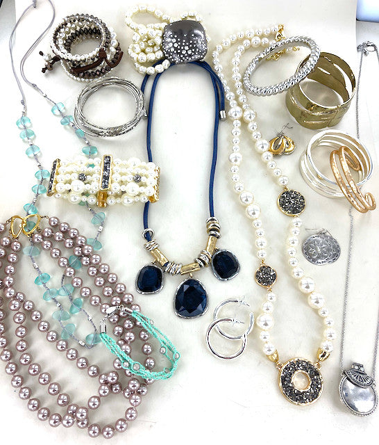 100 Piece Jewelry Assortment