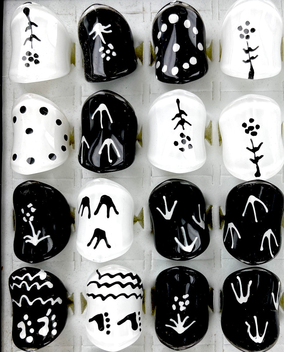 50 Pack Wholesale Unique Acrylic Fashion Rings - Black & White