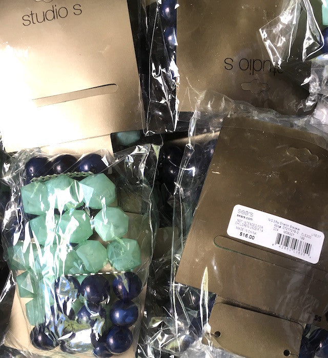 250 Piece Combo Pack - Foster Grant Sunglasses + Bulk Jewelry Lot